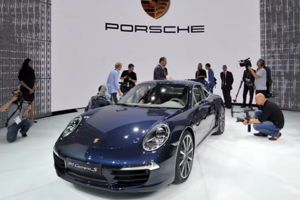 Hãng xe Porsche lao dốc doanh số quý I, đối mặt áp lực chuyển đổi