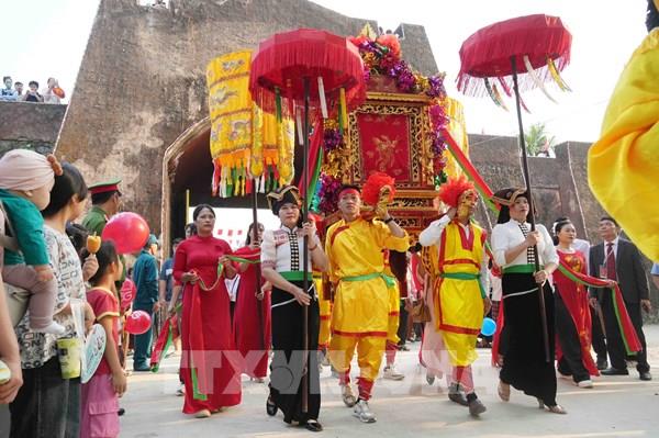 Đặc sắc Lễ hội Thành Bản Phủ, tưởng nhớ tướng quân Hoàng Công Chất