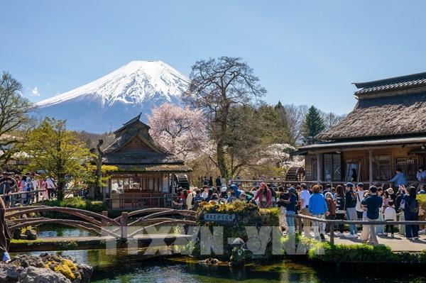 Vẻ đẹp cổ tích của ngôi làng cổ dưới chân núi Phú Sĩ