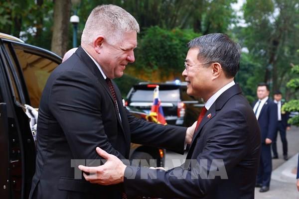 Thủ tướng Lê Minh Hưng chủ trì Lễ đón Thủ tướng Slovakia thăm chính thức Việt Nam