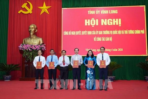 Vĩnh Long công bố các nghị quyết, quyết định về công tác cán bộ