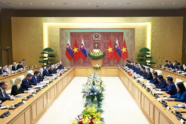 Thủ tướng Chính phủ Lê Minh Hưng hội đàm với Thủ tướng Cộng hòa Slovakia Robert Fico