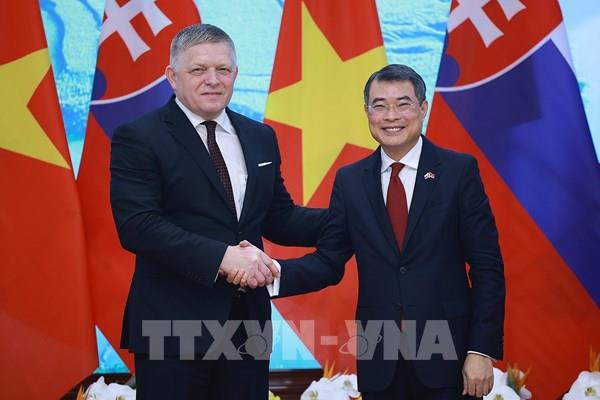 Tuyên bố chung về việc thiết lập quan hệ Đối tác chiến lược giữa Việt Nam và Slovakia