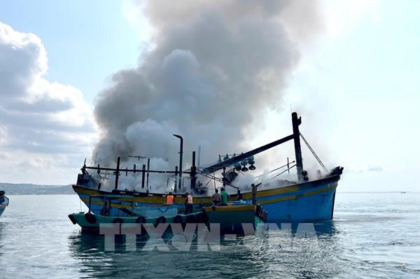 Cháy tàu cá ngoài khơi Lâm Đồng