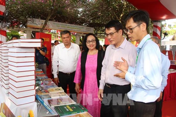 Ngắm "Xứ Nam Kỳ" xưa và trải nghiệm số tại Hội sách Cần Thơ