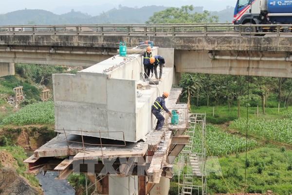 Bám sát tiến độ, khẩn trương thi công cao tốc Nội Bài - Lào Cai trước mùa mưa lũ