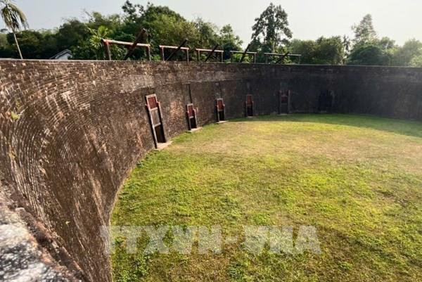 Khám phá kiến trúc độc đáo Hổ Quyền (Huế)