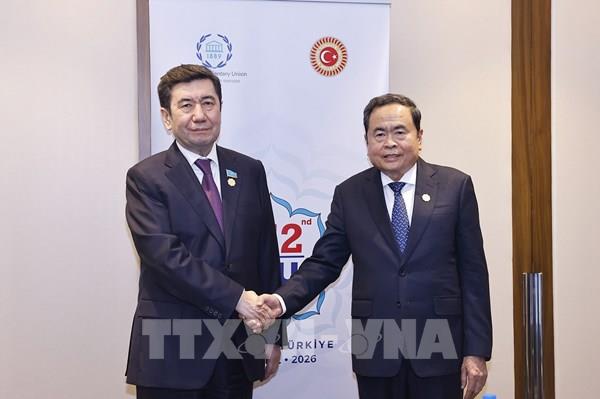 Chủ tịch Quốc hội Trần Thanh Mẫn gặp Chủ tịch Hạ viện Kazakhstan