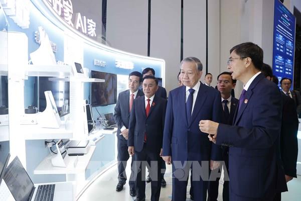 Tổng Bí thư, Chủ tịch nước Tô Lâm thăm Trung tâm Hợp tác đổi mới trí tuệ nhân tạo Trung Quốc – ASEAN