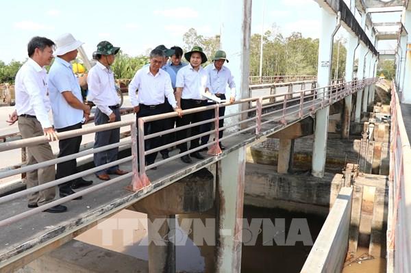 Lãnh đạo UBND tỉnh Vĩnh Long yêu cầu khẩn trương xử lý sạt lở tại cống Vĩnh Kim