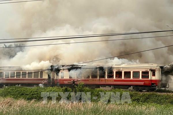 Cháy tàu hỏa tại Hải Phòng, thiêu rụi 2 toa, không có thương vong