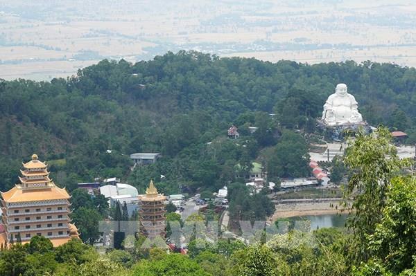 Núi Cấm An Giang: Đánh thức "Nóc nhà miền Tây" bằng du lịch chữa lành