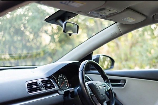 Bé gái ở Nghệ An tử vong sau nhiều giờ bị bỏ quên trong ô tô