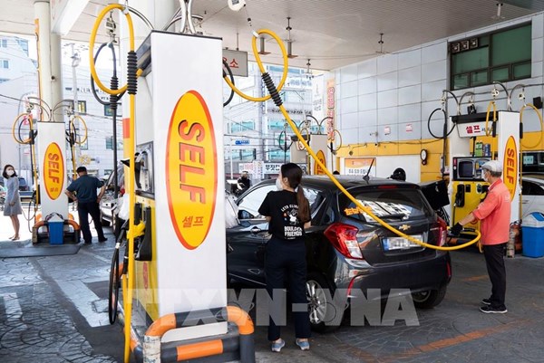 Giá xăng Hàn Quốc vượt 2.000 won/lít sau gần 4 năm