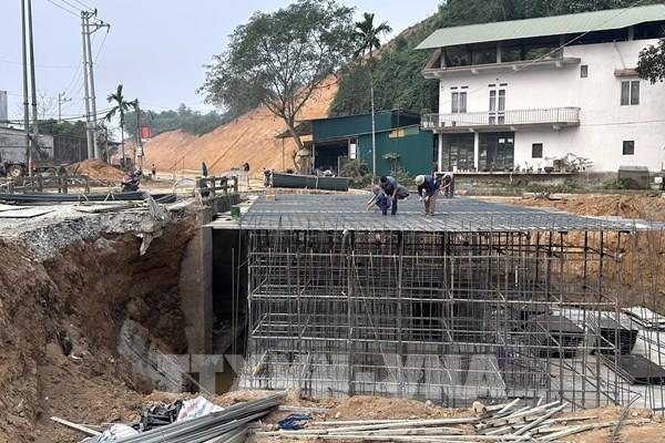 Tuyến đường cách mạng Tân Trào - Trung Yên gấp rút về đích trước ngày 19/5