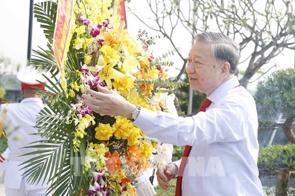 Tổng Bí thư, Chủ tịch nước Tô Lâm dâng hương tưởng niệm Tổng Bí thư Hà Huy Tập tại Hà Tĩnh
