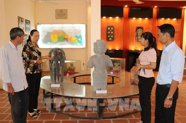 "Thổi hồn" vào di sản để giữ chân du khách