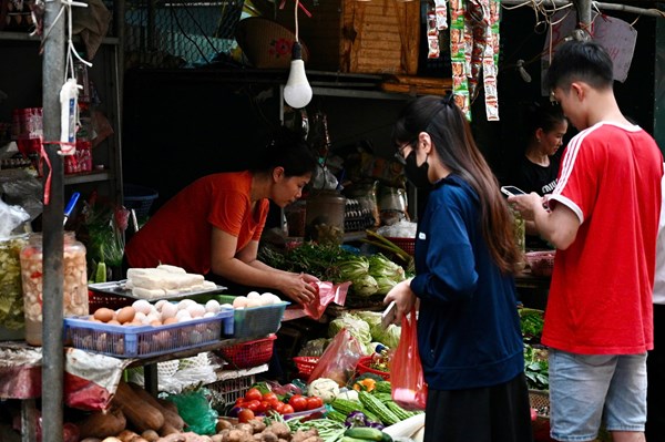 Chợ truyền thống chuyển mình với thanh toán số