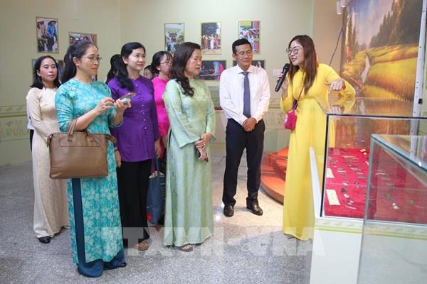 Ngắm 300 bảo vật trang sức, trang phục độc lạ của người miền Tây