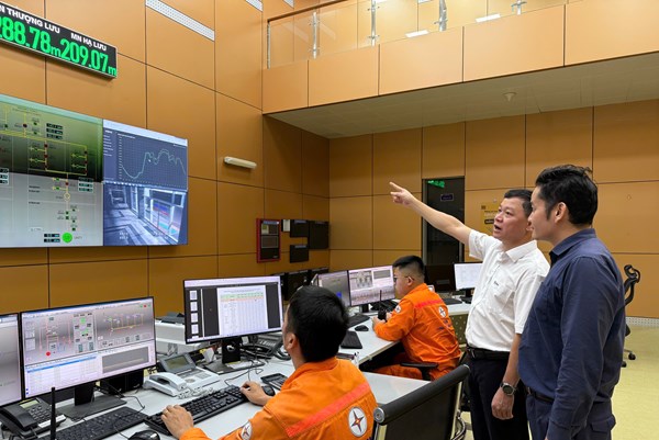 Thủy điện đa mục tiêu trên sông Đà sẵn sàng cho cao điểm nắng nóng