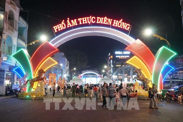 Gia Lai đưa vào hoạt động Phố Ẩm thực Diên Hồng phục vụ kinh tế đêm