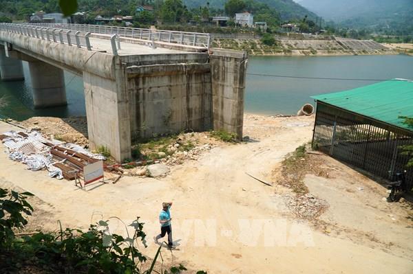 Cầu tiền tỷ “đắp chiếu” do “tắc” đường dẫn​