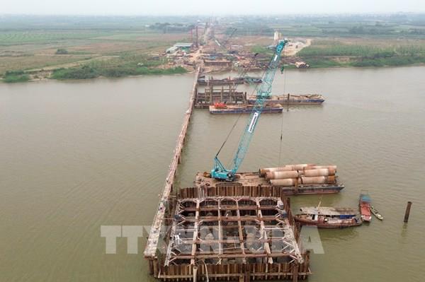 Dự án cầu Hồng Hà vượt tiến độ trước mùa lũ "tiểu mãn" sông Hồng