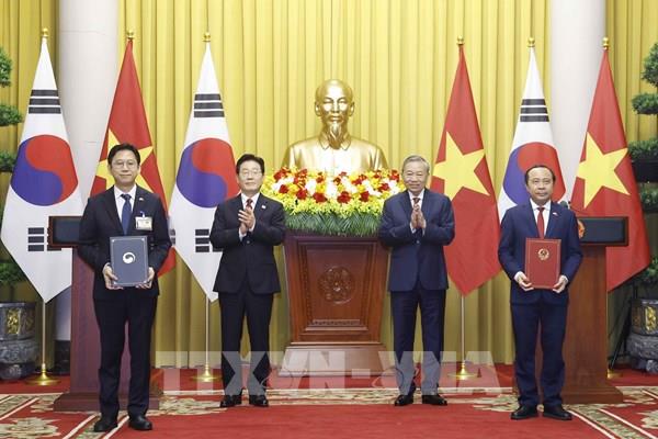 Lễ trao các văn kiện hợp tác giữa Việt Nam – Hàn Quốc