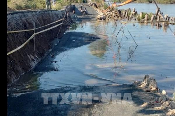 Cà Mau: Tiếp tục xảy ra vụ sạt lở làm sụp lún lộ giao thông ở xã Cái Nước