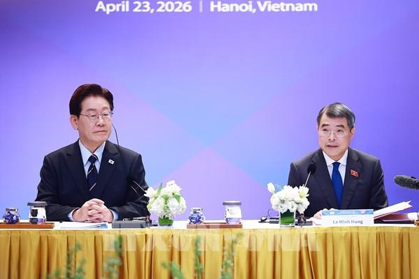 Thủ tướng Lê Minh Hưng và Tổng thống Hàn Quốc Lee Jae Myung cùng dự Toạ đàm bàn tròn về hợp tác kinh tế