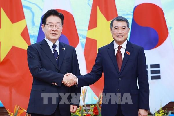 Thủ tướng Lê Minh Hưng hội kiến Tổng thống Hàn Quốc Lee Jae Myung