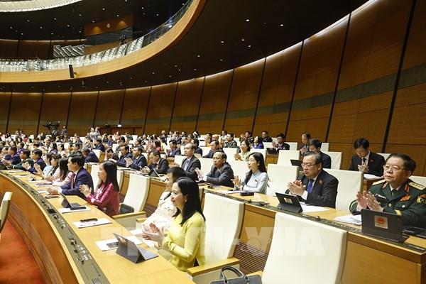 Quốc hội thông qua 3 trụ cột kinh tế, đặt mục tiêu tăng trưởng hai con số