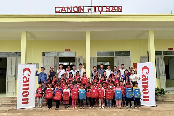 Canon Việt Nam bàn giao công trình sửa chữa lớp học tại Lai Châu