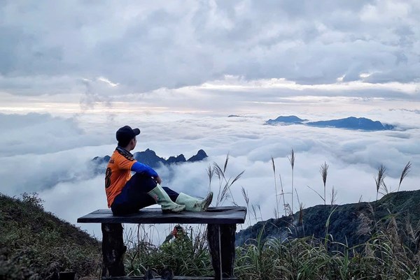 Trekking lên ngôi trong kỳ nghỉ của người trẻ