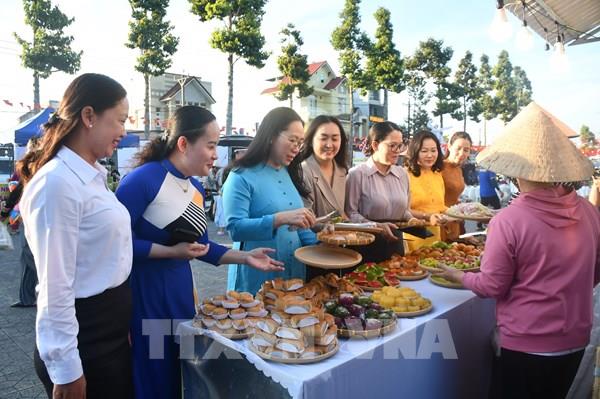 Vĩnh Long: Trẩy hội Xứ Dừa, trải nghiệm ẩm thực sông nước dịp lễ 30/4