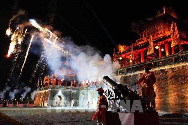 Du khách ấn tượng với đêm “Hoàng cung huyền ảo” trong Đại Nội Huế