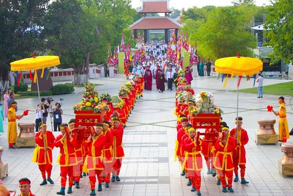 Cần Thơ: Hàng nghìn người hội tụ về Đền thờ Vua Hùng