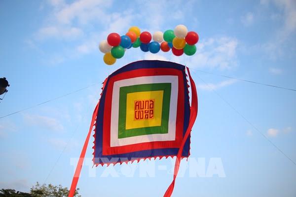 Cần Thơ: Linh thiêng nghi thức thả đại kỳ ngũ sắc ngày Giỗ Tổ 10/3