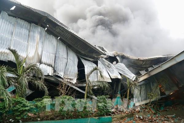 Huy động toàn bộ lực lượng và phương tiện khống chế đám cháy ở khu kinh tế Nhơn Hội A