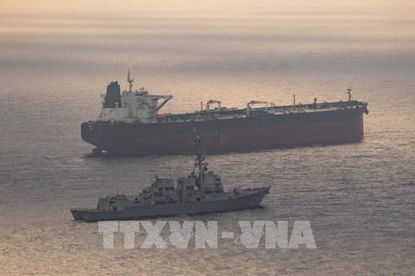 Eo biển Hormuz tê liệt, rủi ro kinh tế toàn cầu gia tăng