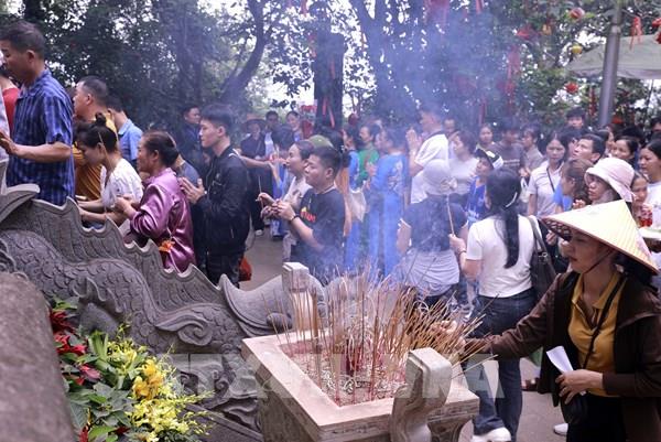Phú Thọ: Biển người dâng hương Giỗ Tổ Hùng Vương