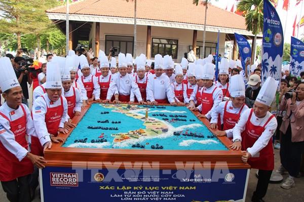 Chùm ảnh xác lập kỷ lục "Bản đồ Việt Nam làm từ xôi nước cốt dừa lớn nhất"