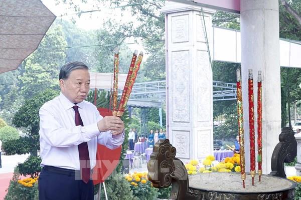 Tổng Bí thư, Chủ tịch nước Tô Lâm dâng hương tại Nghĩa trang Liệt sĩ Tân Biên (Tây Ninh)
