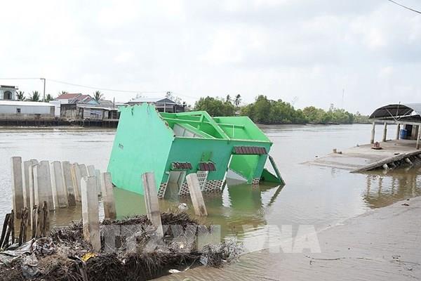 Khắc phục các điểm sạt lở nghiêm trọng tại xã Đầm Dơi
