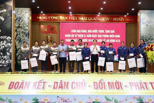 Chủ nhiệm Ủy ban Kiểm tra Trung ương Trần Sỹ Thanh thăm, tặng quà tại Sơn La