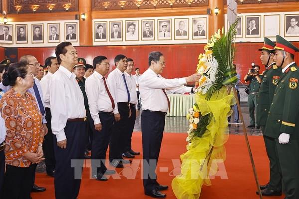 Chủ tịch Quốc hội Trần Thanh Mẫn tri ân các Anh hùng liệt sỹ, người có công tại tỉnh An Giang