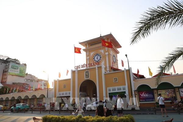 Nắng vàng cuối tháng Tư tôn vinh dấu ấn lịch sử giữa lòng TP. Hồ Chí Minh