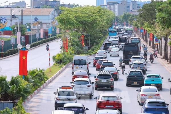 Người dân tấp nập rời Hà Nội trong ngày đầu kỳ nghỉ lễ 30/4 – 1/5