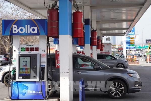 Giá dầu thế giới tăng vọt lên mức cao nhất trong bốn năm