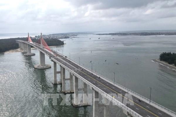 Huế thông xe qua cầu vượt cửa biển Thuận An